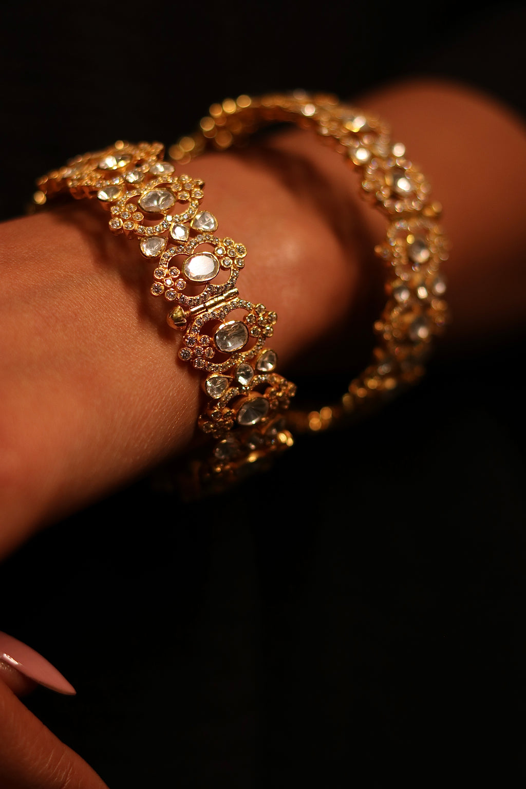 Sia Polki Jaali Bangles – pair of open filigree polki bangles with large moissanite polki stones in ornate gold frames and hand-worked AD lacework, handcrafted in Jodhpur
