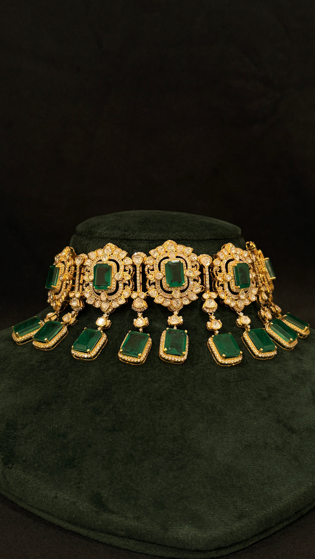 Sia Polki Panna Jhalar Choker – wide bridal choker with large rectangular emerald stations in ornate polki frames and five hanging emerald pendant drops, handcrafted in Jodhpur
