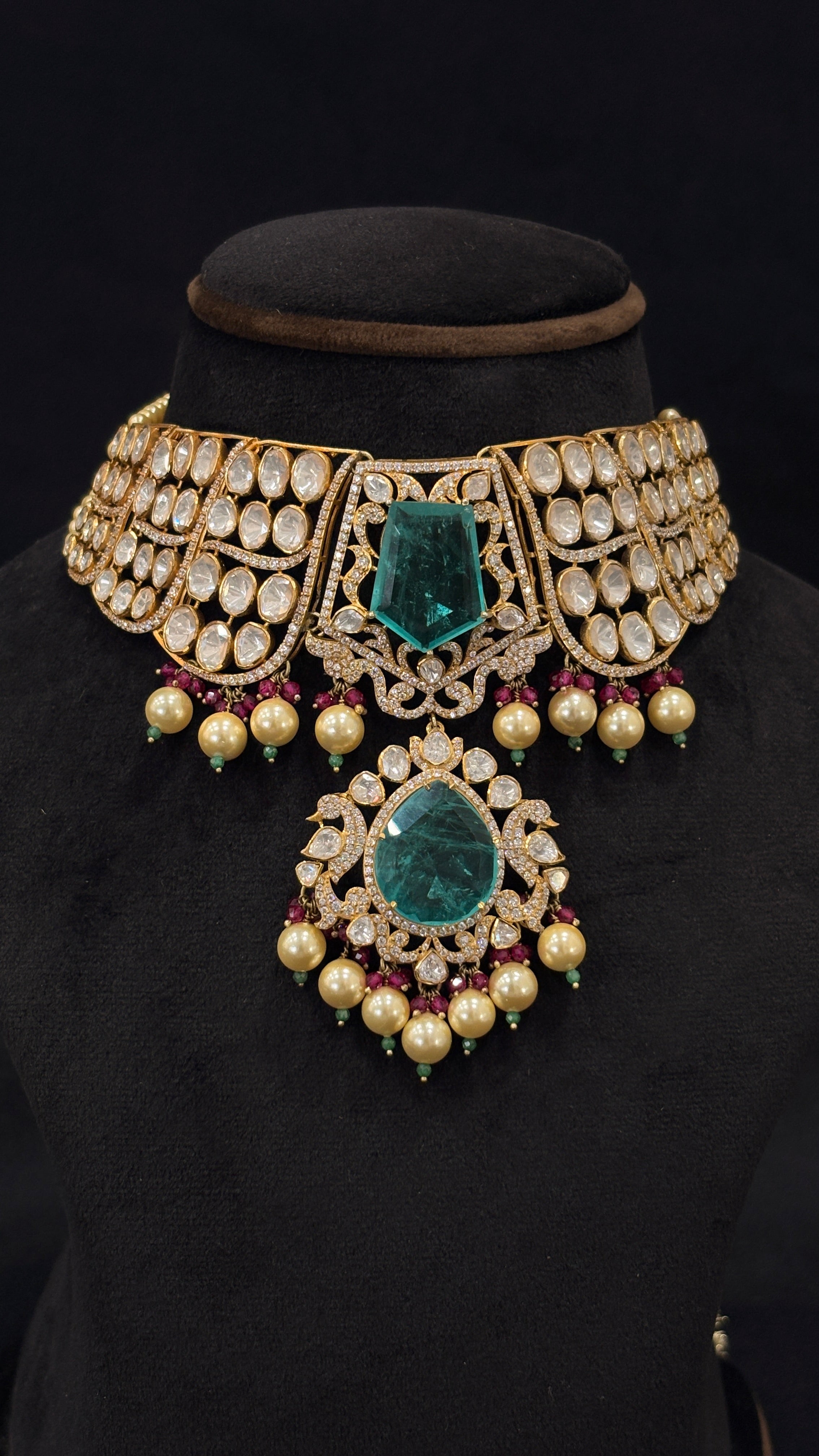 Sia Polki Panna Raj Set – wide emerald polki choker with pendant drop and matching long dangler earrings, raw emerald stones, ruby accents and golden pearl drops, handcrafted in Jodhpur