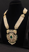 Sia Polki Mor Pankh Haar – grand peacock pendant polki long necklace with sixteen-strand seed pearl body, teardrop emerald centre, moissanite polki scrollwork and pearl drop fringe, handcrafted in Jodhpur