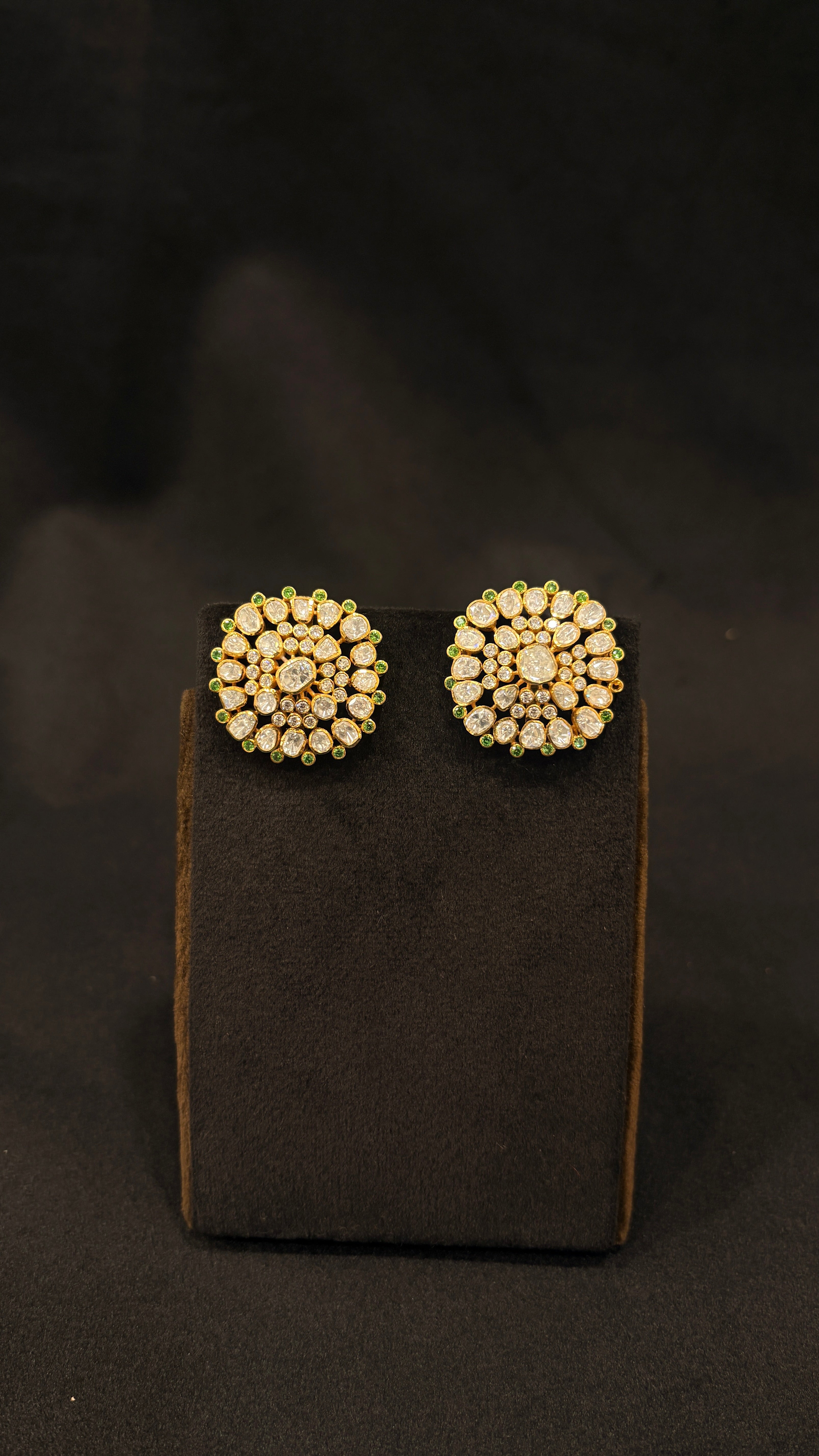 Sia Polki Hara Kinara Studs – round dome polki earrings with concentric moissanite polki rings and emerald green accent border, handcrafted in Jodhpur