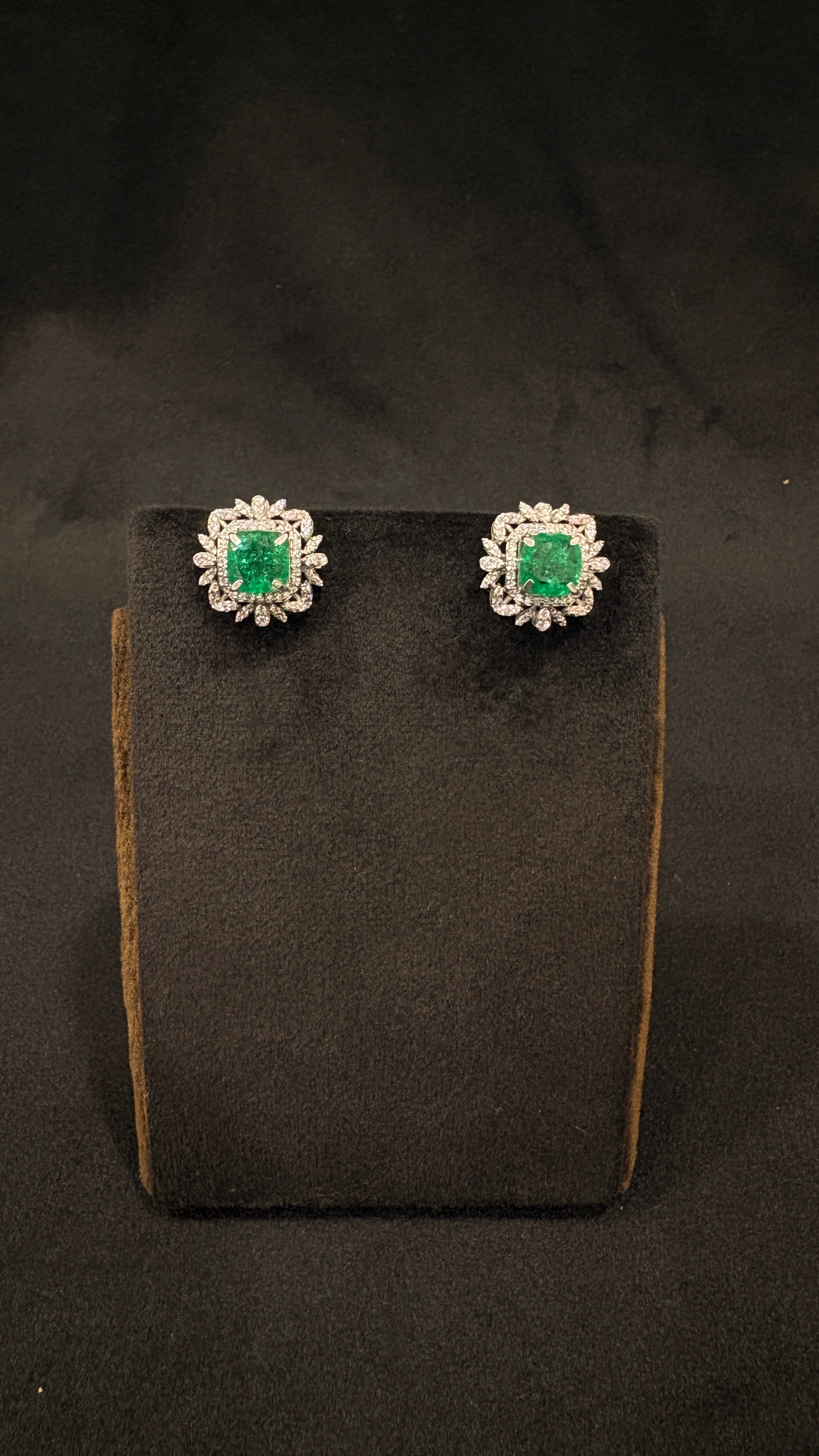 Sia Polki Panna Gol Studs – round dome earrings with emerald green grid pave centre and outer moissanite polki ring, handcrafted in Jodhpur