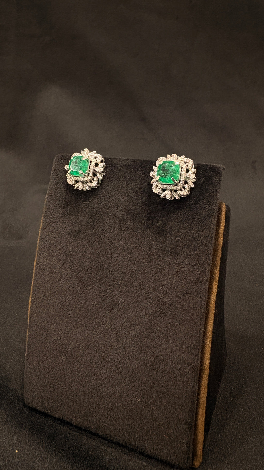 Panna Gol Polki Studs – Emerald Green Round Bridal Earrings Handcrafted in Jodhpur | Sia Polki