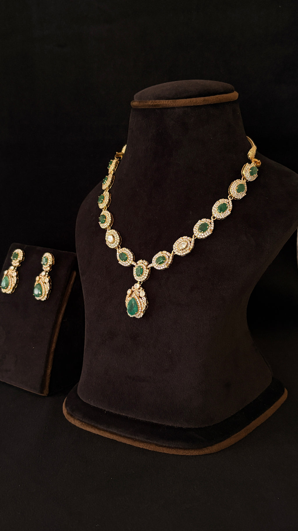 Sia Polki Panna Mala Set – continuous oval emerald AD station necklace with teardrop pendant drop and matching two-tier emerald dangler earrings, handcrafted in Jodhpur