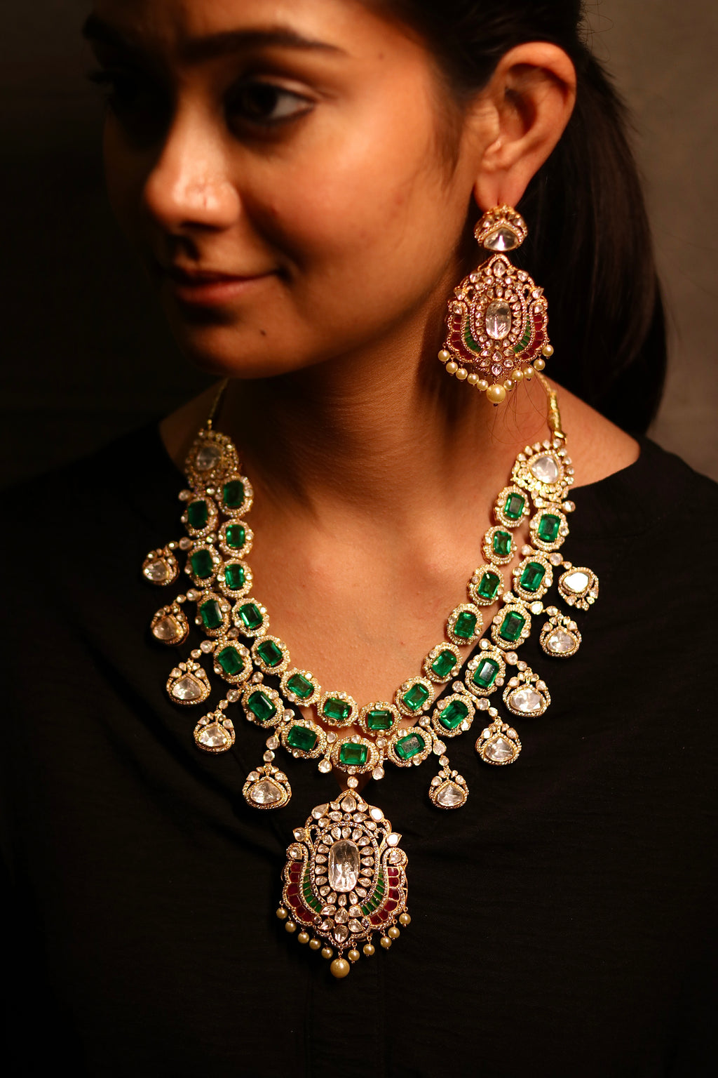Close-up of Zehra polki haar pendant — hand-set Colombian emerald stones with uncut polki diamonds and seed pearl drops, Sia Polki